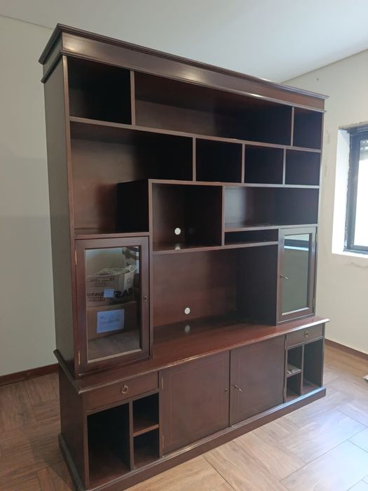 Móvel TV expositor madeira e vidro