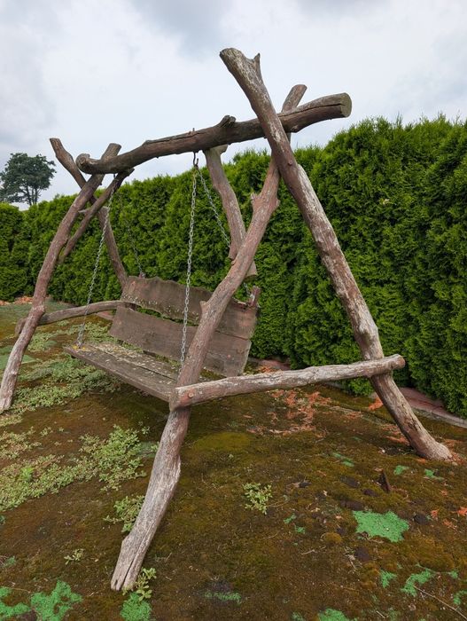 Huśtawka ogrodowa drewniana