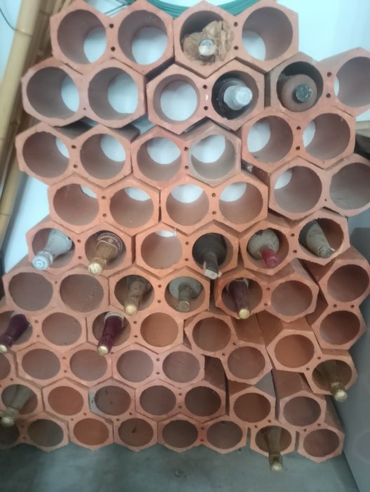 Garrafeira em barro hexágono