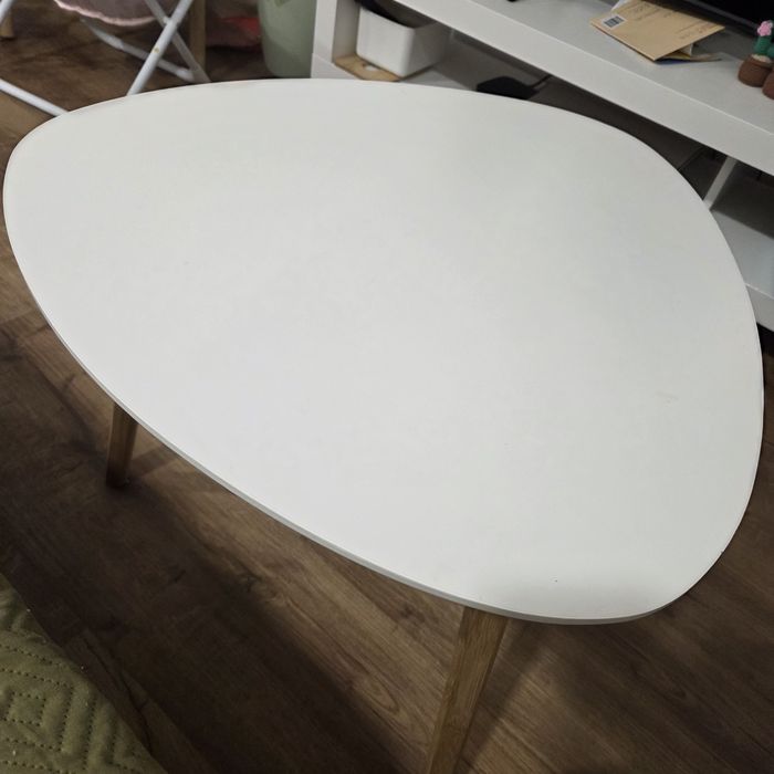 Mesa de centro pequena em madeira – bom estado
