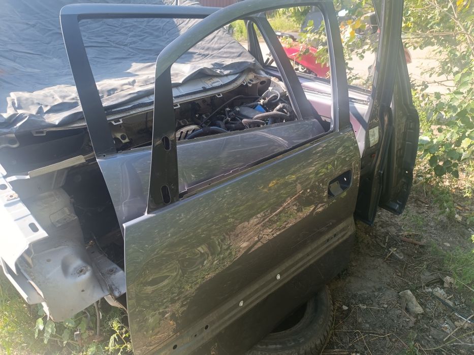 Продам потолок и двери, четверть Opel Zafira A