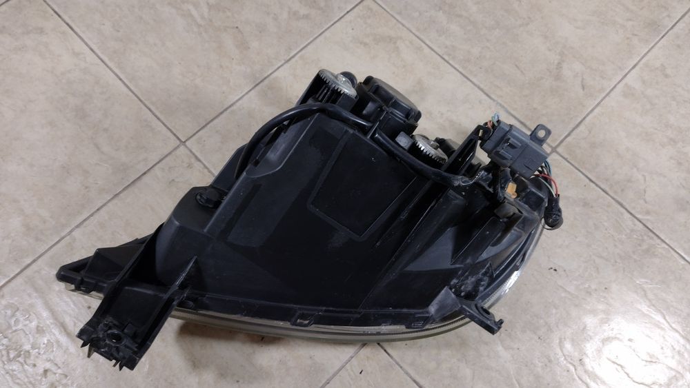 Mazda 2 II Lift DY lampa reflektor Europa prawy przód wysyłka