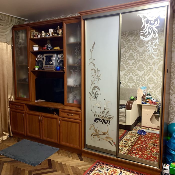 Продам стінку у вітальню