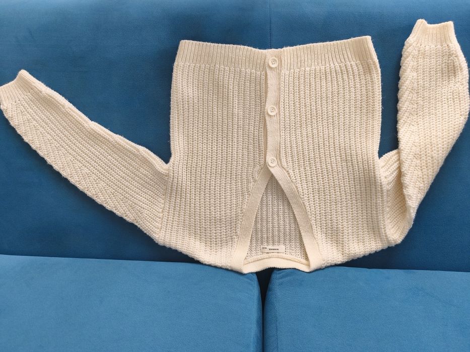 Sweterki r. 146, ecru i czarny