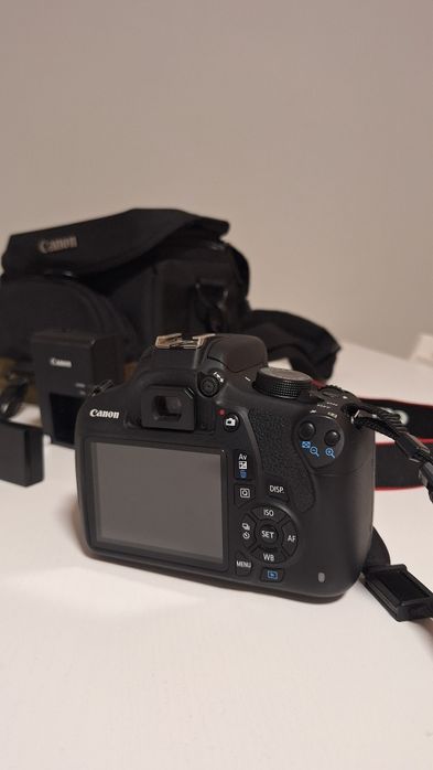 Máquina Fotográfica CANON EOS 1200D