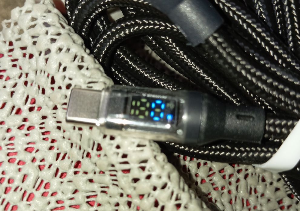 Kabel USB typu C z wyświetlaczem - 2 metry