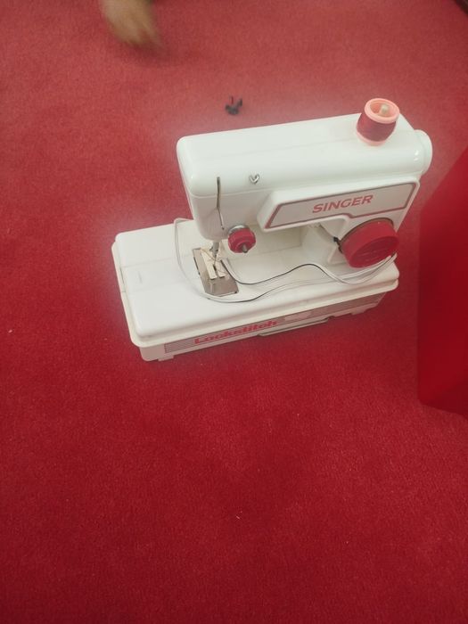 Máquina de custura de brincar antiga