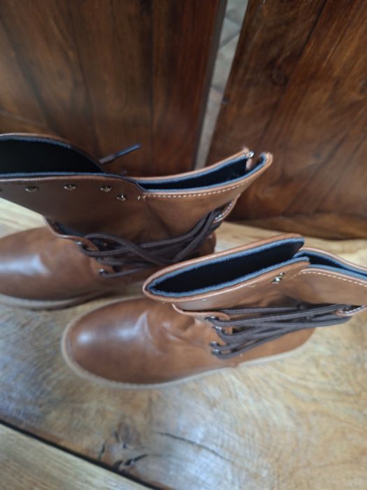 Nowe damskie botki 38