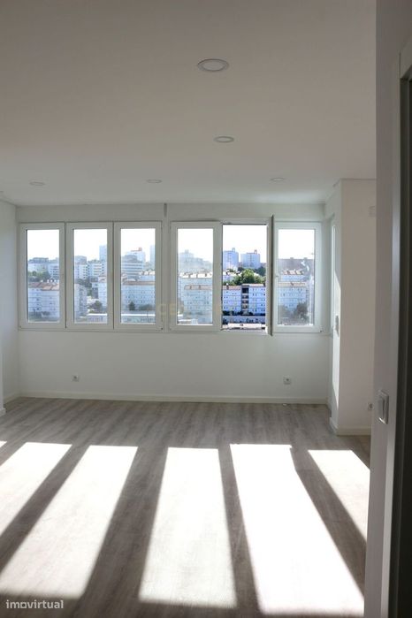 Apartamento T2 Renovado em Marvila – Lisboa