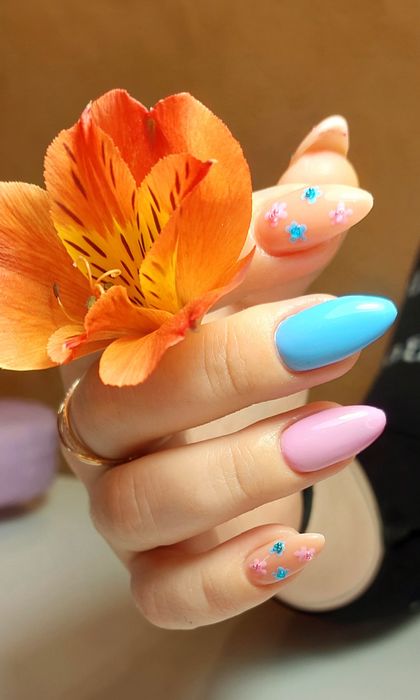 Маникюр, педикюр, наращивание.