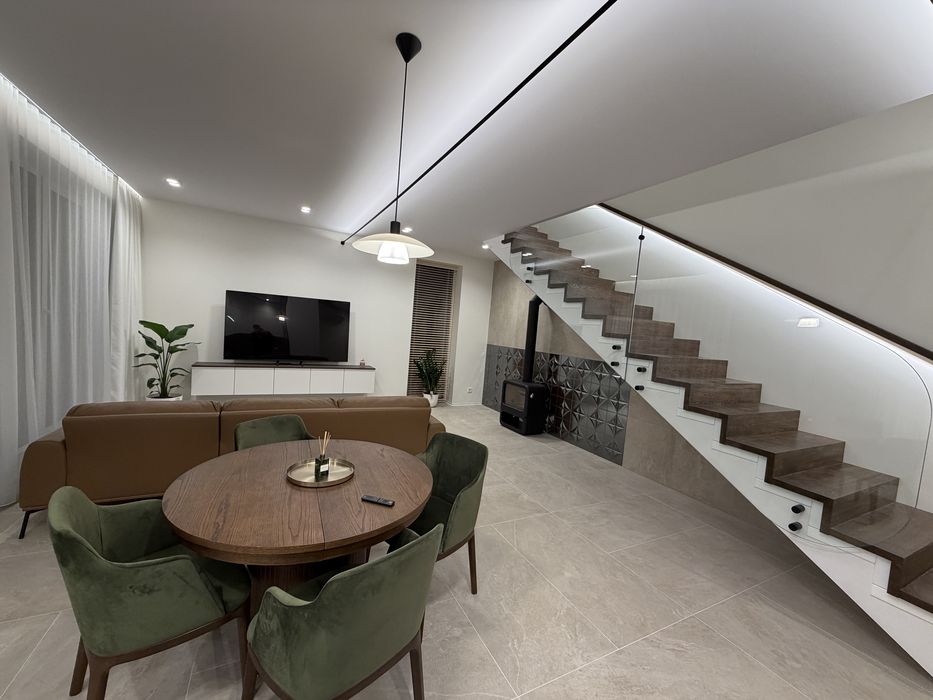 Продам будинок в Брюховичах з сучасним ремонтом