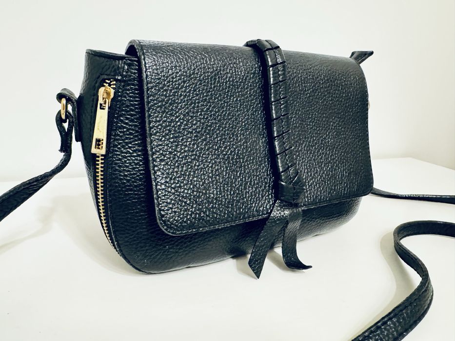 Skórzana torebka damska RYŁKO  – czarna, zadbana