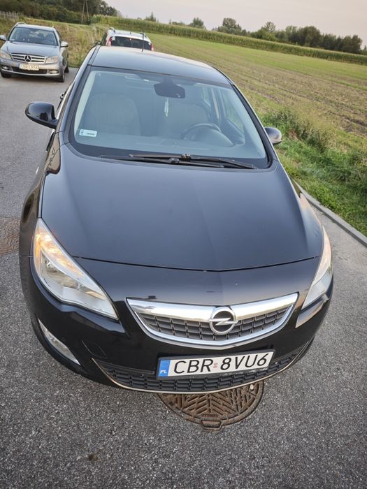 Opel Astra J Bardzo zadbany , pierwsza rejestracja 2011 salon polska
