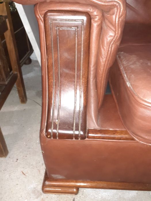 2 sofás em pele e madeira maciça de grande qualidade