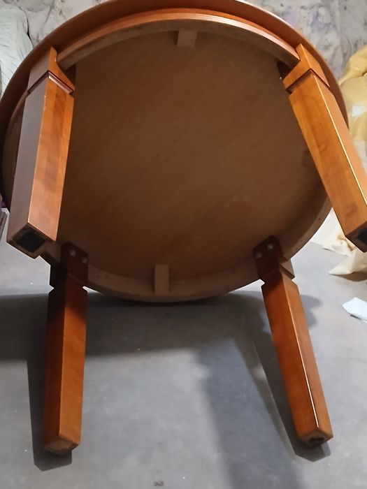 Mesa em madeira maciça