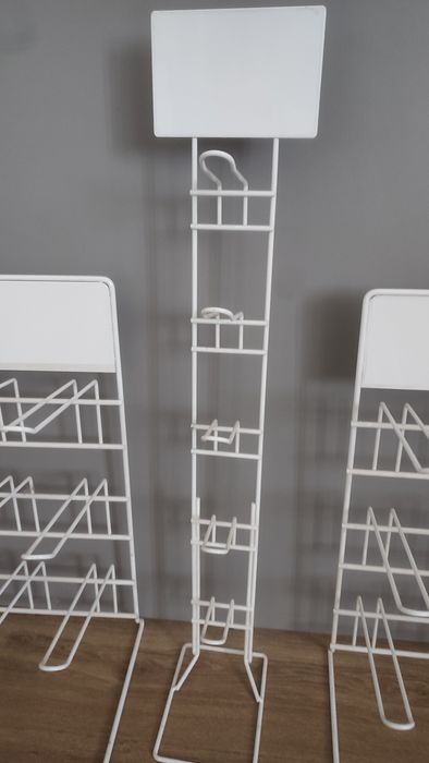 Haki stojaki ekspozytory na baterie i nie tylko