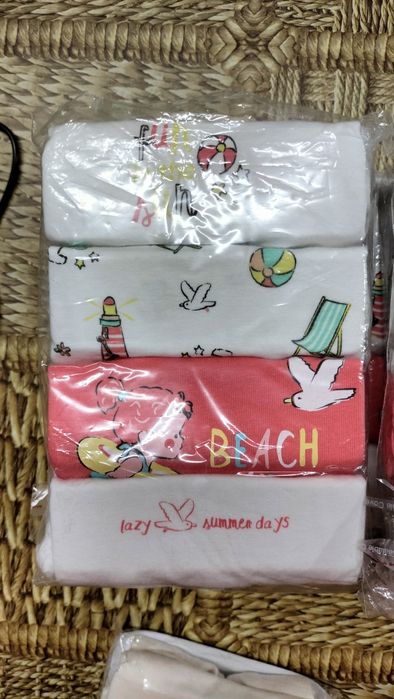 Body dziecięce nowe 4 paki