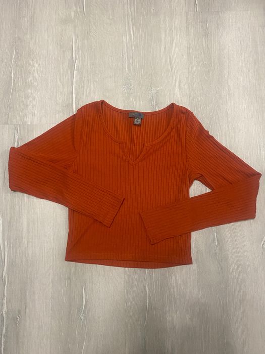 Укорочена кофта в рубчик