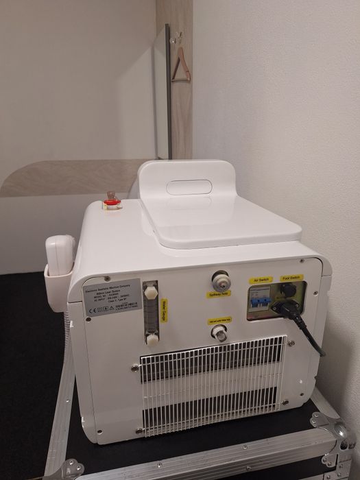 Máquina de Depilação Laser Diodo Tripla Onda (755nm / 808nm / 1064nm) – Profissional