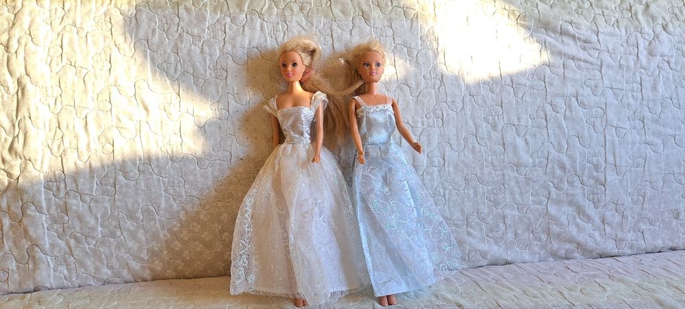 Dwie lalki Barbie