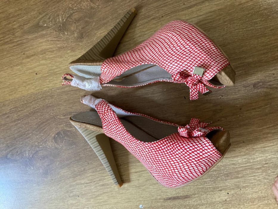 Buty na obcasie r37 nowe