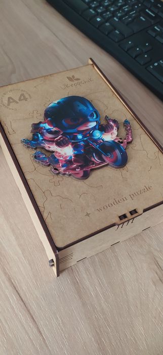 Пазли в коробці нові