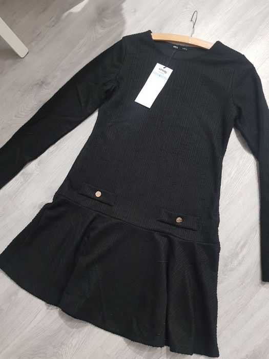 Rozkloszowana czarna sukienka mini L 40