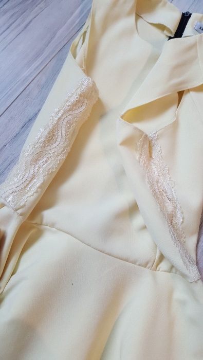 Żólta rozkloszowana sukienka s moriss z koła koronka sztywna