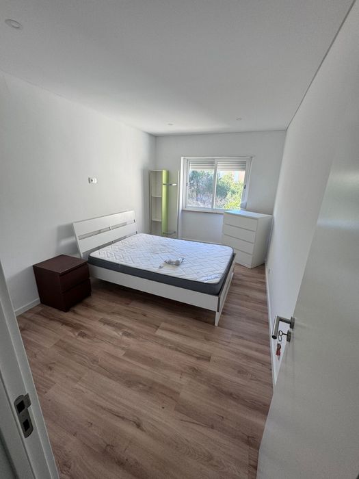 Alugo quarto em Setubal