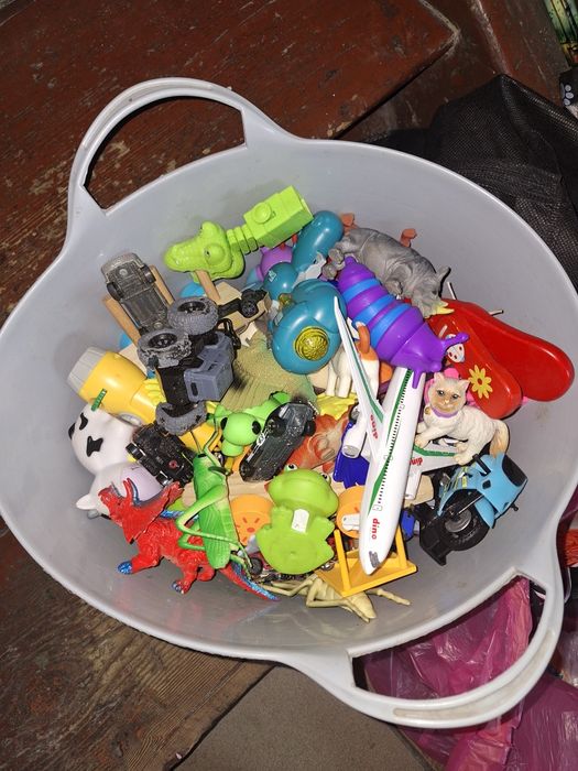 Miks zabawek małych i dużych