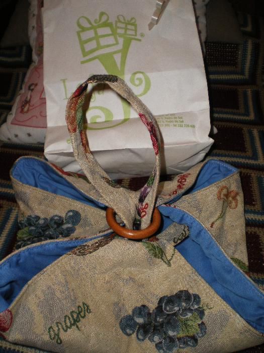 Merendeira/Lancheira nova em tecido duplo, brocado e algodão