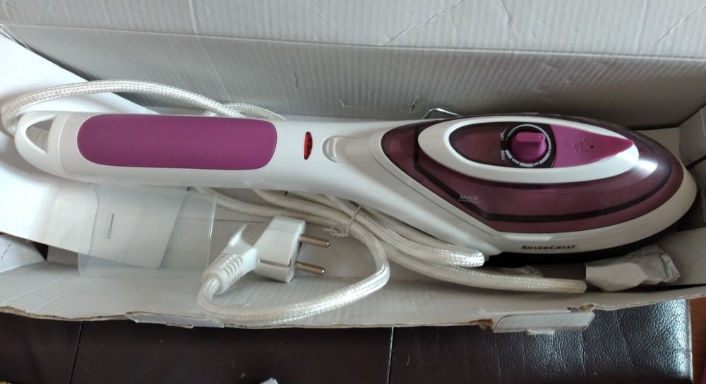 Escova de engomar a vapor nova