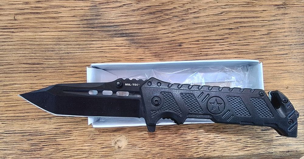 Faça dobrável com cortador de estilingue.