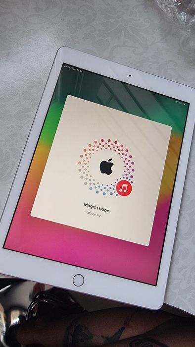 tablet Apple iPad z grawerunkiem "Munich International School"