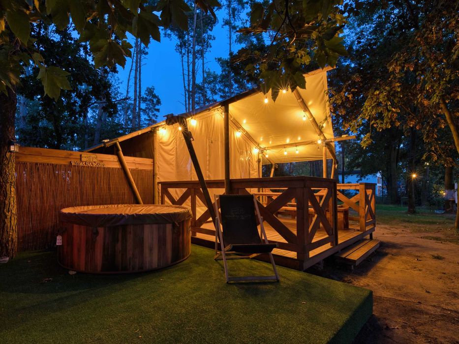 Glamping, pole biwakowe, kampery, namioty, przyczepy kempingowe