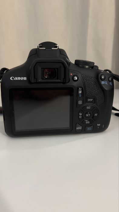 Camera canon eos 2000d