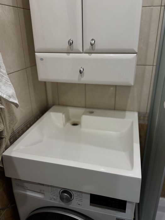 Підвісний умивальник у ванну кімнату