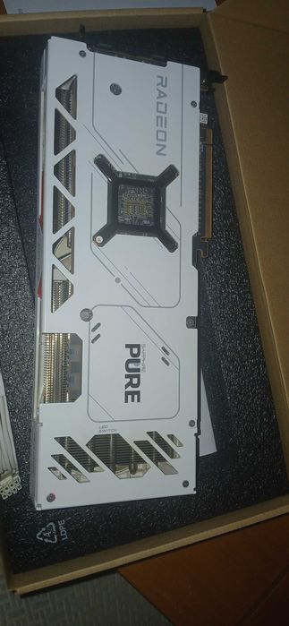 PURE AMD Radeon™ RX 7700 XT 12GB