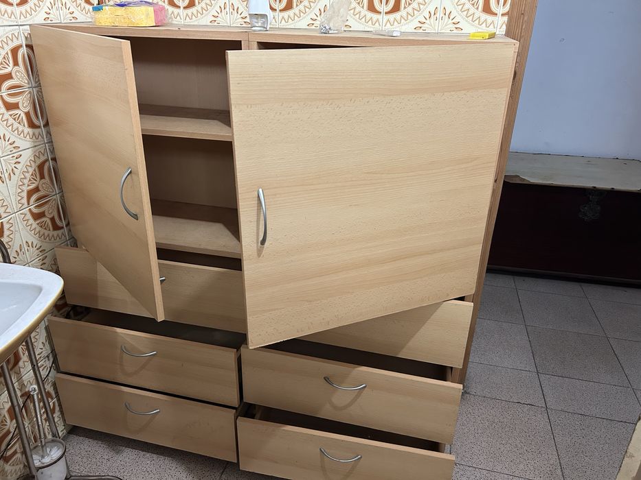 2 moveis de arrumaçao 1 porta e 3 gavetas cada unidade