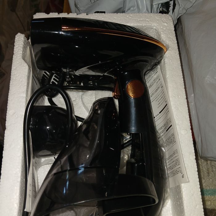 Срочно ПРОДАМ НОВЫЙ ручной отпариватель