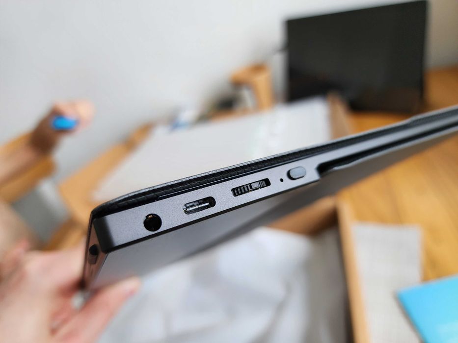 Портативний монитор Bimawen 13.3" OLED 400Nit 1ms 10bit 100% DCI-P3
