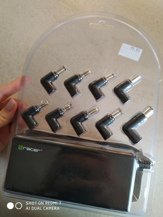 Ładowarka do komputera z wymiennymi końcówkami