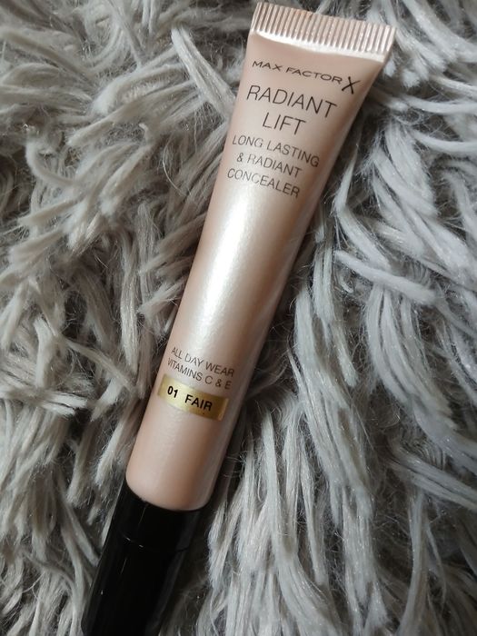 Korektor MaxFqctor Radiant Lift 01 Fair