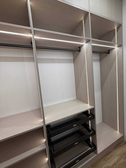 Виготовлення меблів на замовлення / Кухні, шафи на замовлення