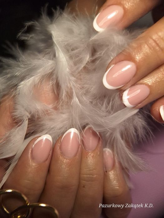 Stylizacja Paznokci "Pazurkowy Zakątek"