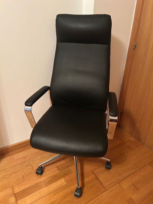 Cadeira Escritório Diretor/Executiva Como NOVA! (Ergonómica/Cromada)