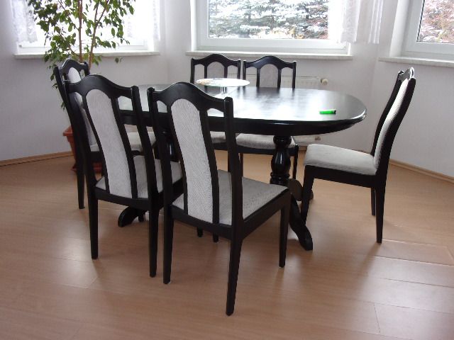 Stół ze wstawką / bez krzeseł /