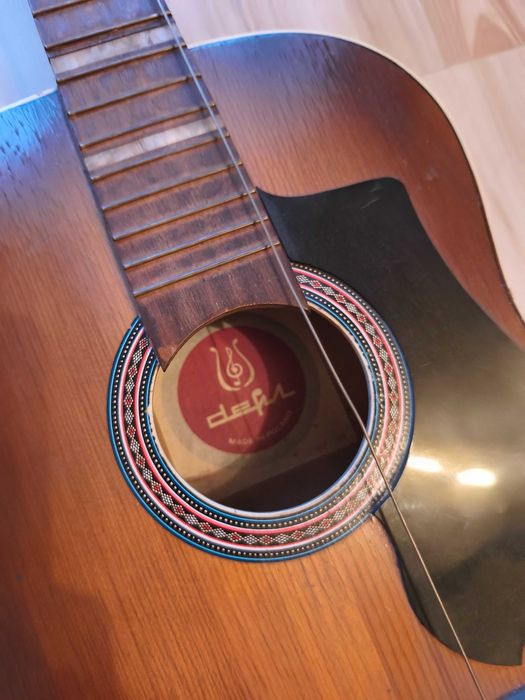 Stara gitara drewniana