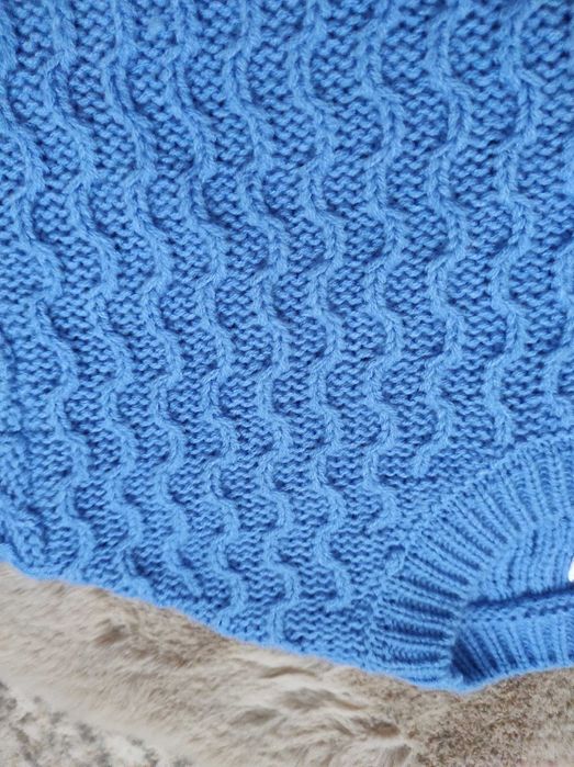 Niebieski sweter wzorzysty Sinsay