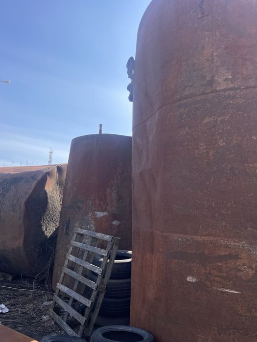 Ємності метелеві,цистерни